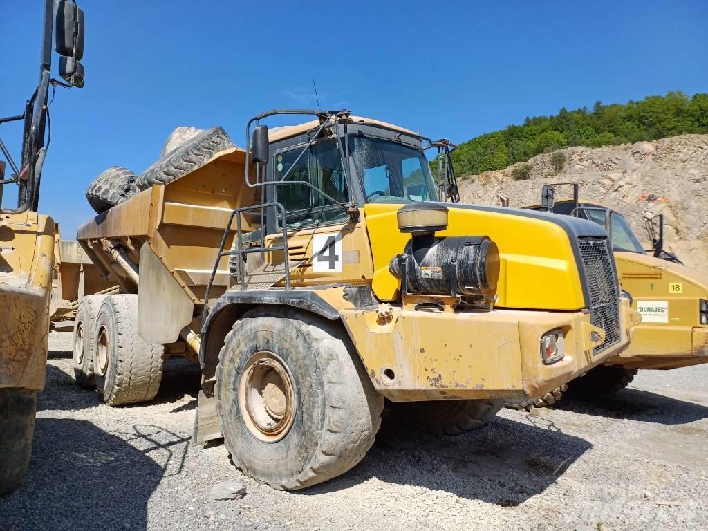 Bell B 40 D Зчленовані самоскиди