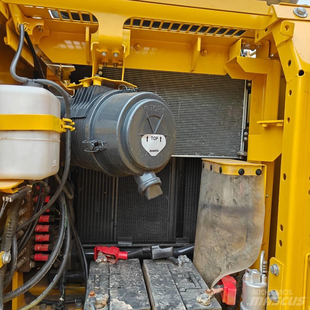 Komatsu 130-7 Гусеничні екскаватори