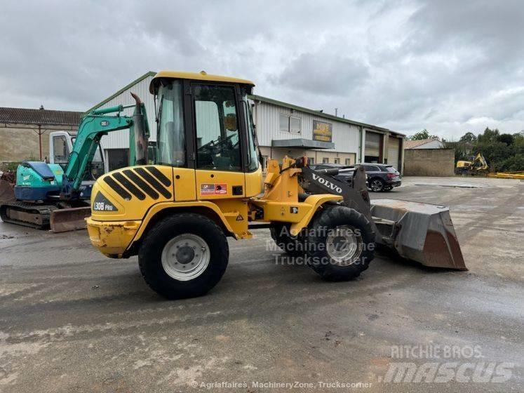 Volvo L 30 B Фронтальні навантажувачі