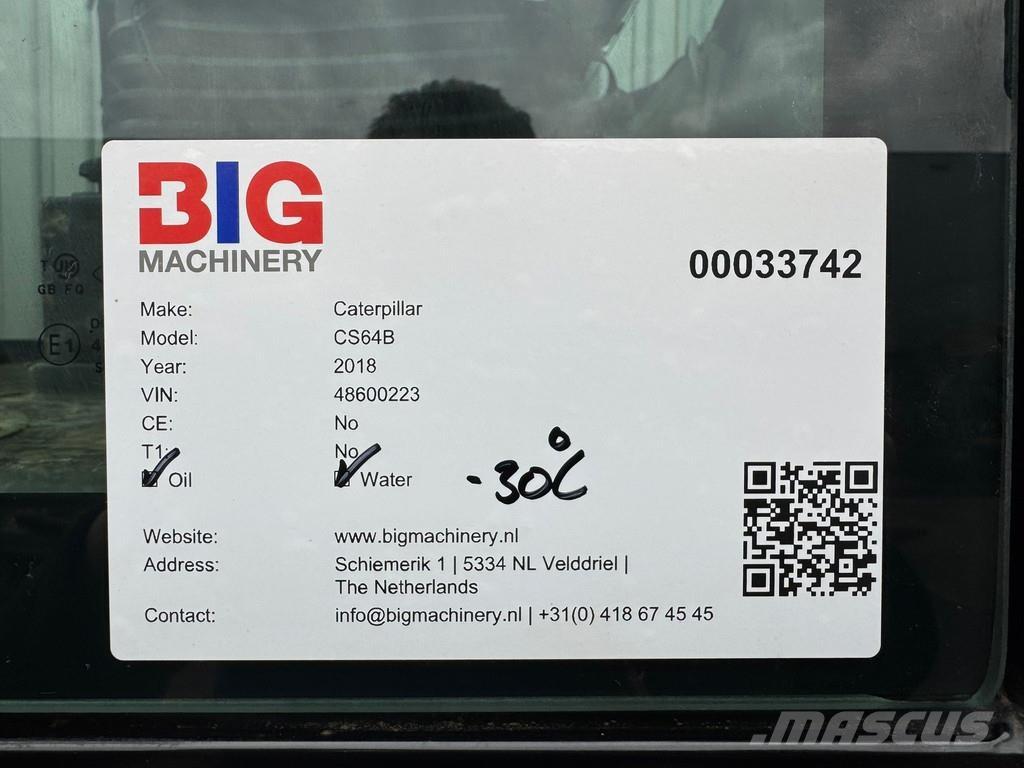 CAT CS64B Грунтові котки
