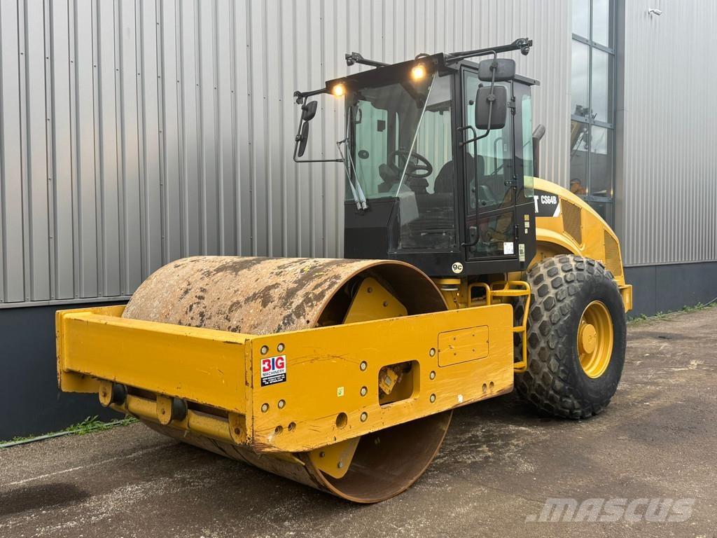 CAT CS64B Грунтові котки