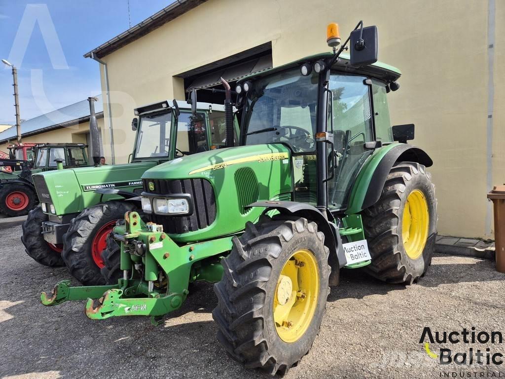 John Deere 5820 Трактори