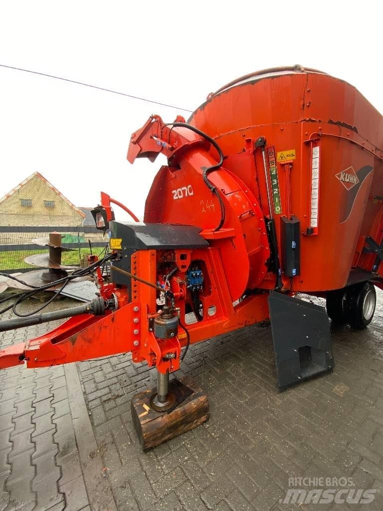 Kuhn Typ 2070 Завантажувачі змішувальних машин