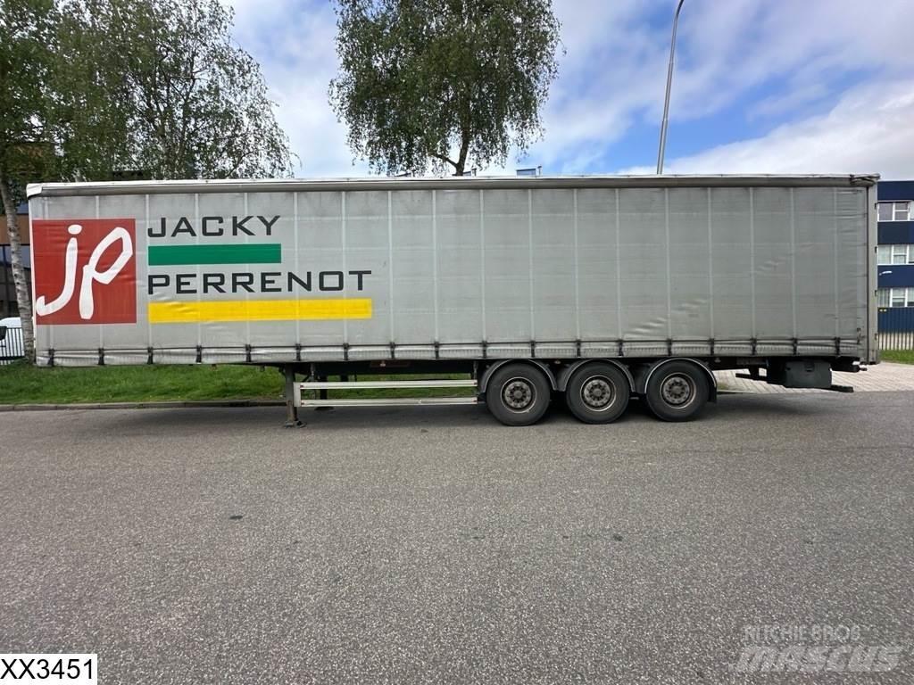 Fruehauf Tautliner Тентовані напівпричепи