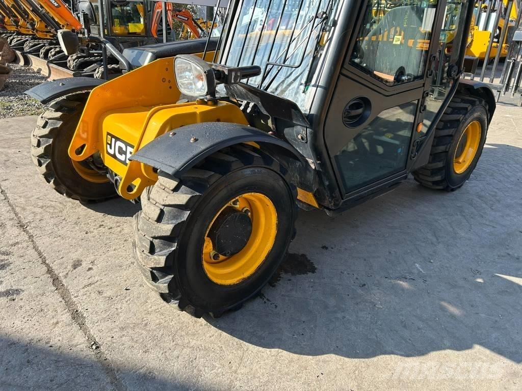 JCB 525-60 Телескопічні навантажувачі