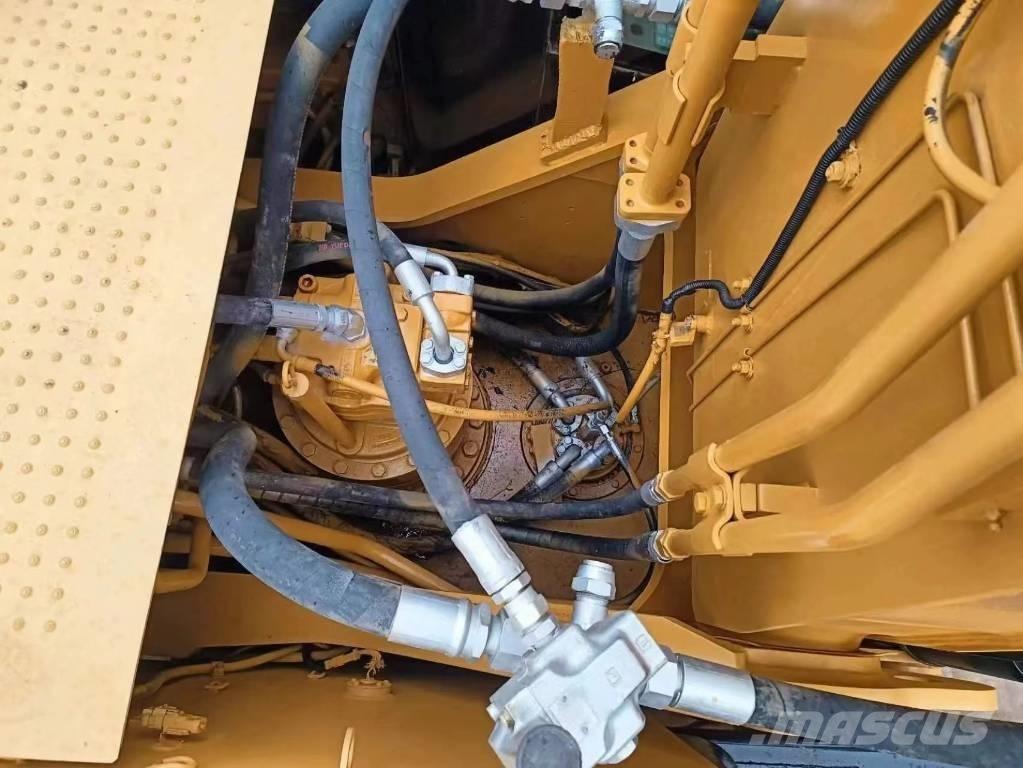 CAT 330 D Гусеничні екскаватори