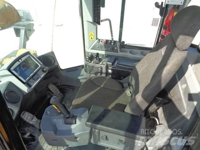 CAT 972 MXE Фронтальні навантажувачі