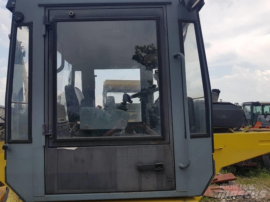 Bomag BW 184 AD Кабіна