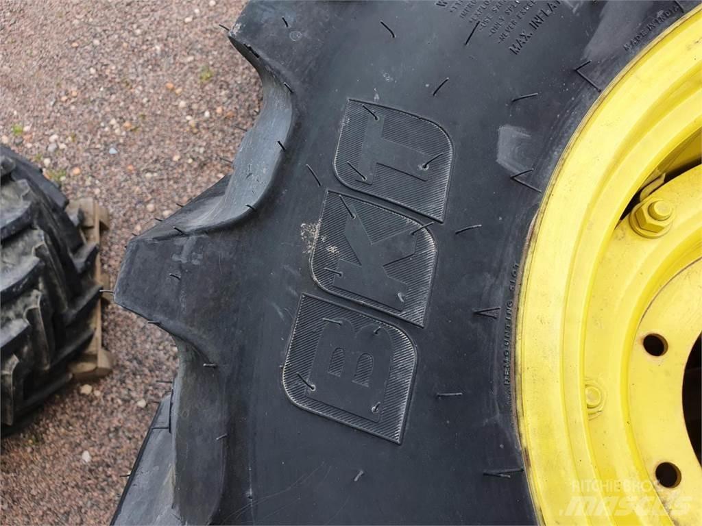 BKT 320/85R20 x2 Колеса
