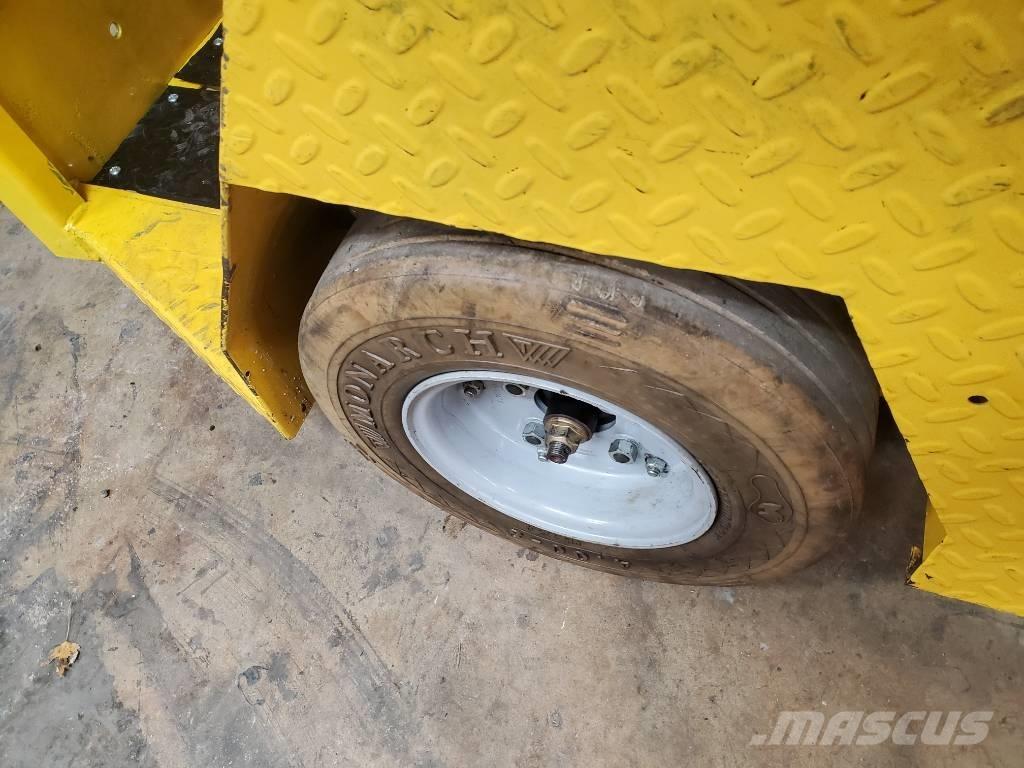 Taylor-Dunn SC090 Тягачі колісні