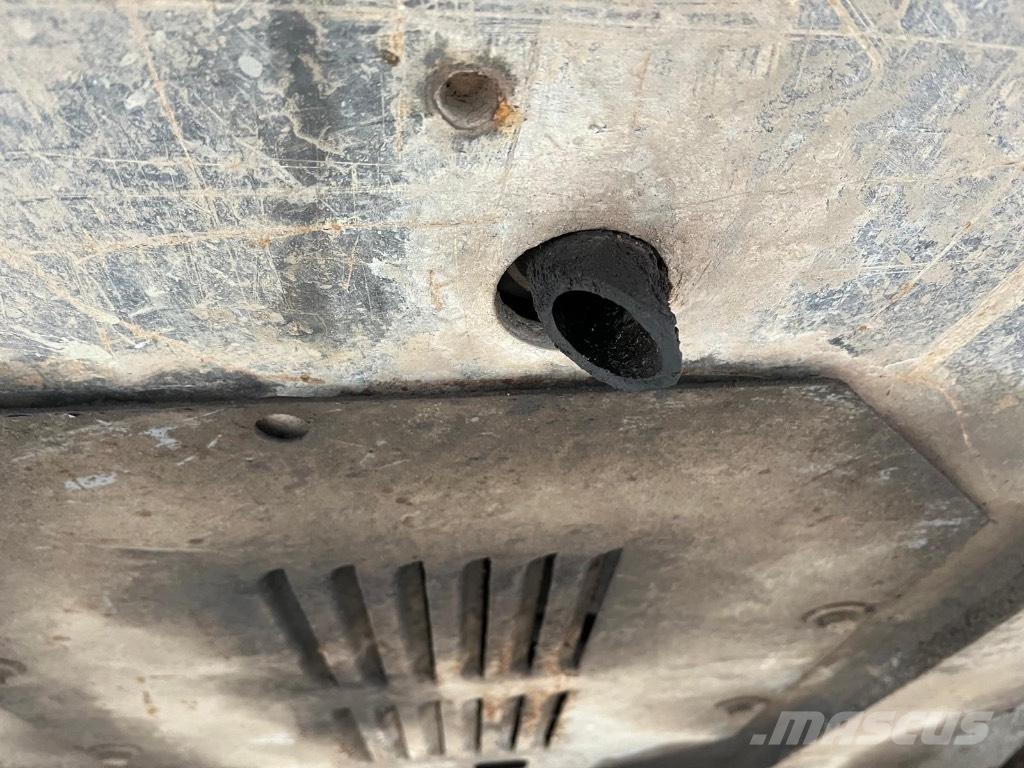 Hitachi ZX 300 LCN-7 Гусеничні бульдозери