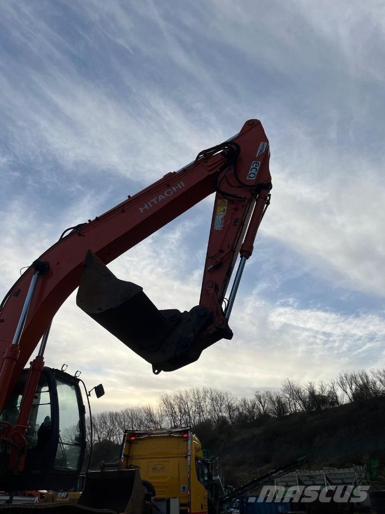 Hitachi ZX 300 LCN-7 Гусеничні бульдозери