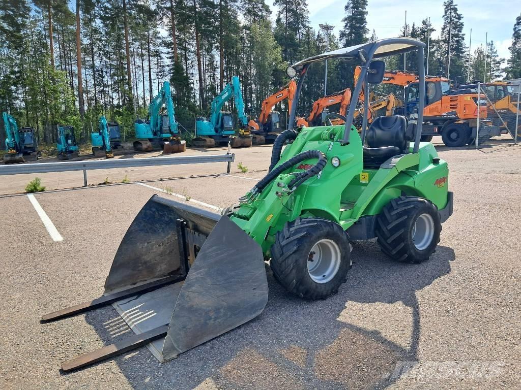 Avant 630 Багатофункціональне обладнання для вантажних і землекопальних робіт