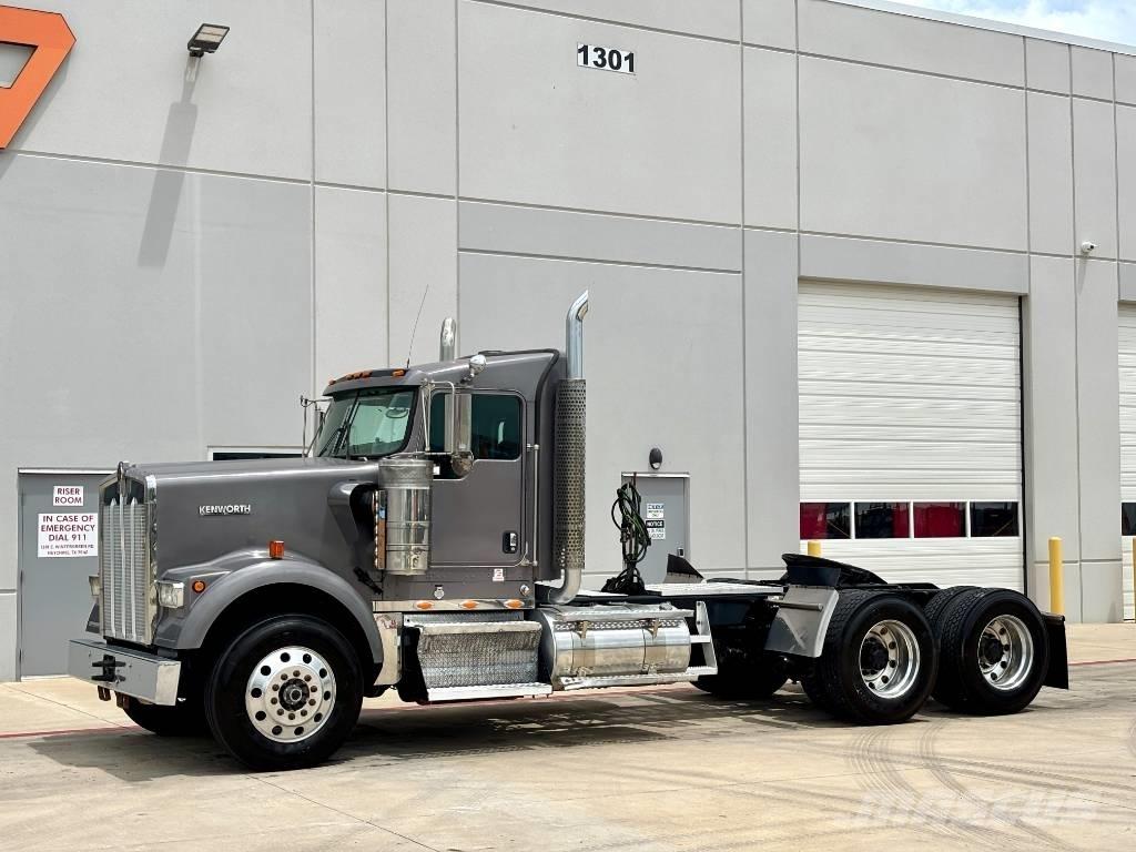 Kenworth W 900 Тягачі