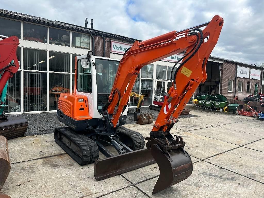 Takeuchi TB 235 CR Міні-екскаватори < 7т
