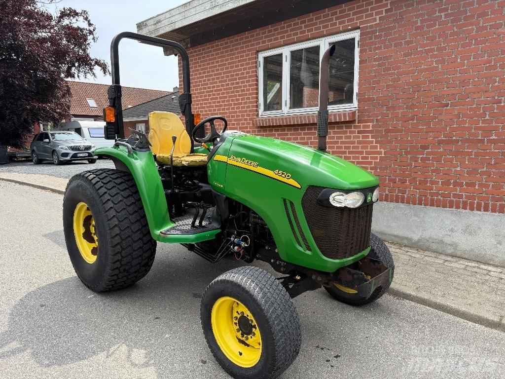 John Deere 4520 Трактори