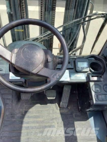 Toyota 02-8 FDF 25 Дизельні навантажувачі