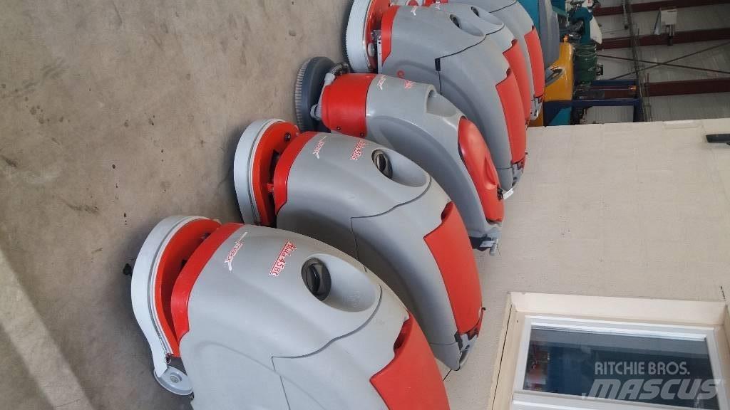  Autolaveuse Comac Підмітальні машини