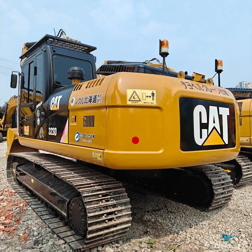 CAT 323D Гусеничні екскаватори