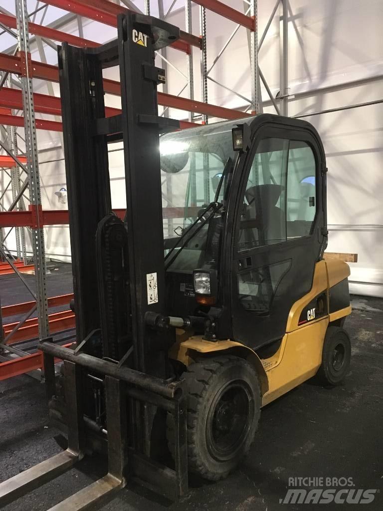 CAT DP 35 N Дизельні навантажувачі