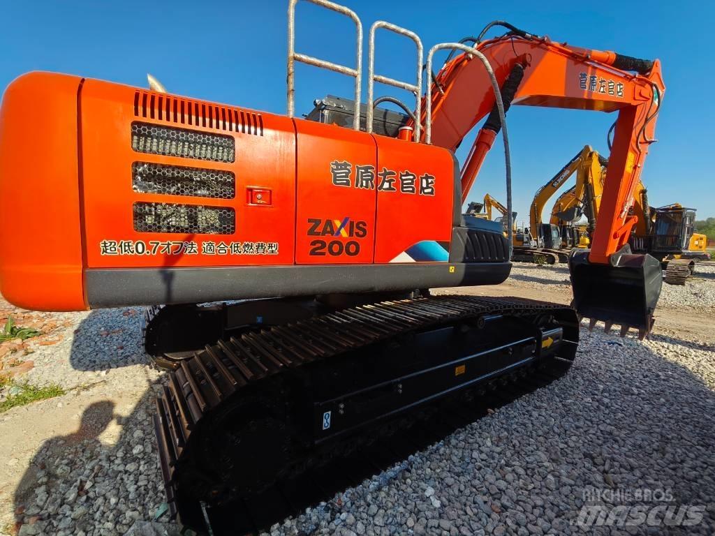 Hitachi ZX 200 Гусеничні екскаватори
