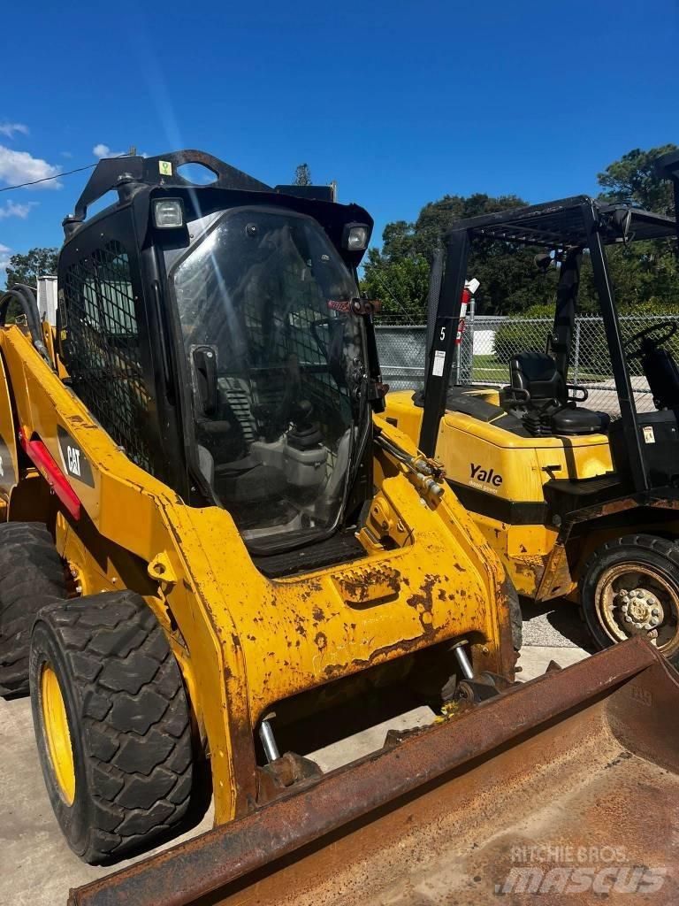 CAT 246C Міні-навантажувачі
