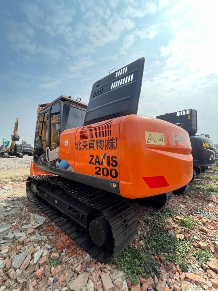Hitachi ZX 200 Гусеничні екскаватори