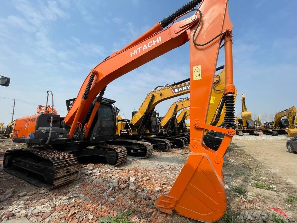 Hitachi ZX 200 Гусеничні екскаватори