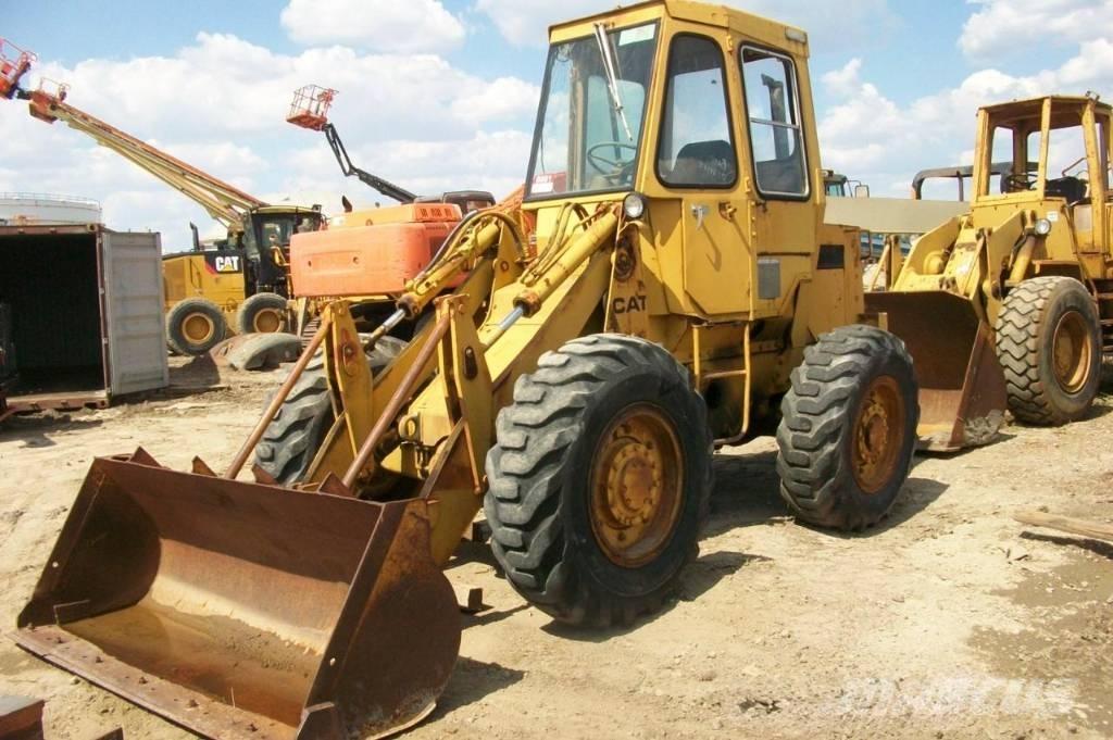CAT 910 Фронтальні навантажувачі