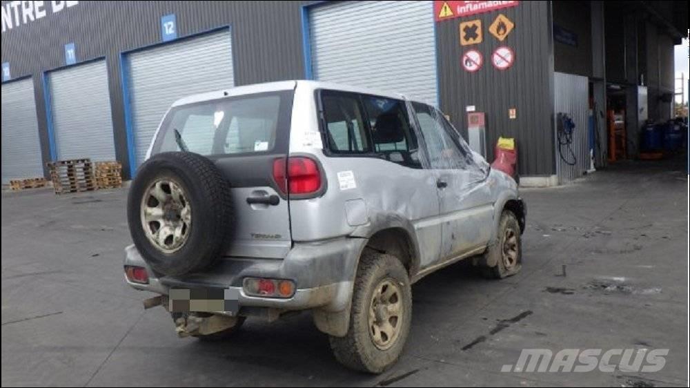 Nissan Terrano II Автомобілі