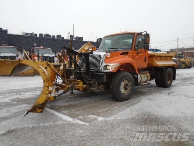 International 7400 Снігоочищувальні ножі та плуги