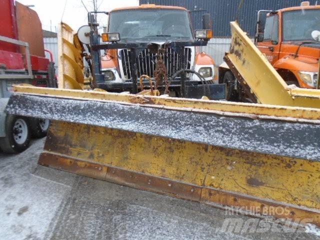 International 7400 Снігоочищувальні ножі та плуги