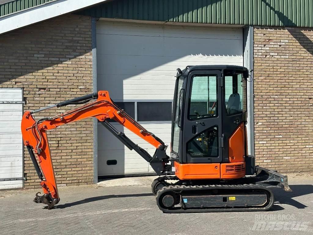 Hitachi ZX26U-6CR Міні-екскаватори < 7т