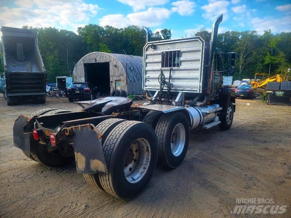 Mack CH 613 Тягачі