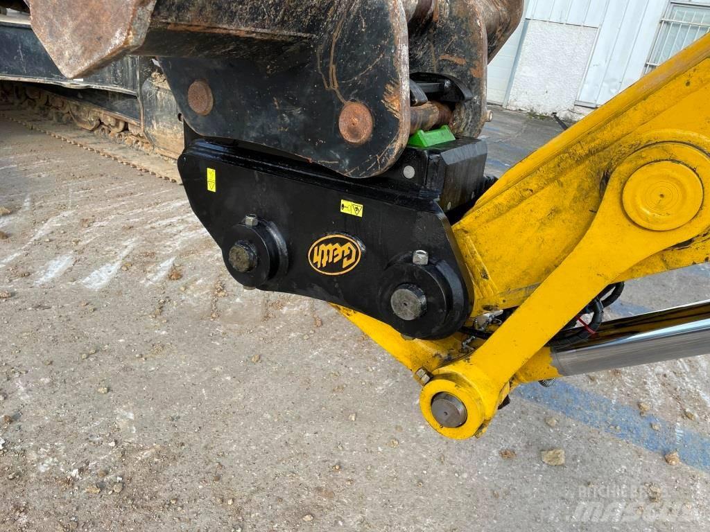 Komatsu PC240LC-11E0 Гусеничні екскаватори