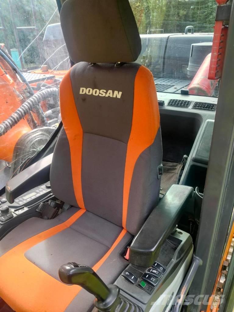 Doosan DX 300 LC Гусеничні екскаватори