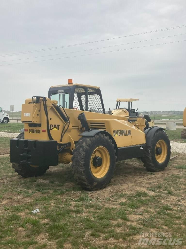 CAT TH83 Телескопічні навантажувачі