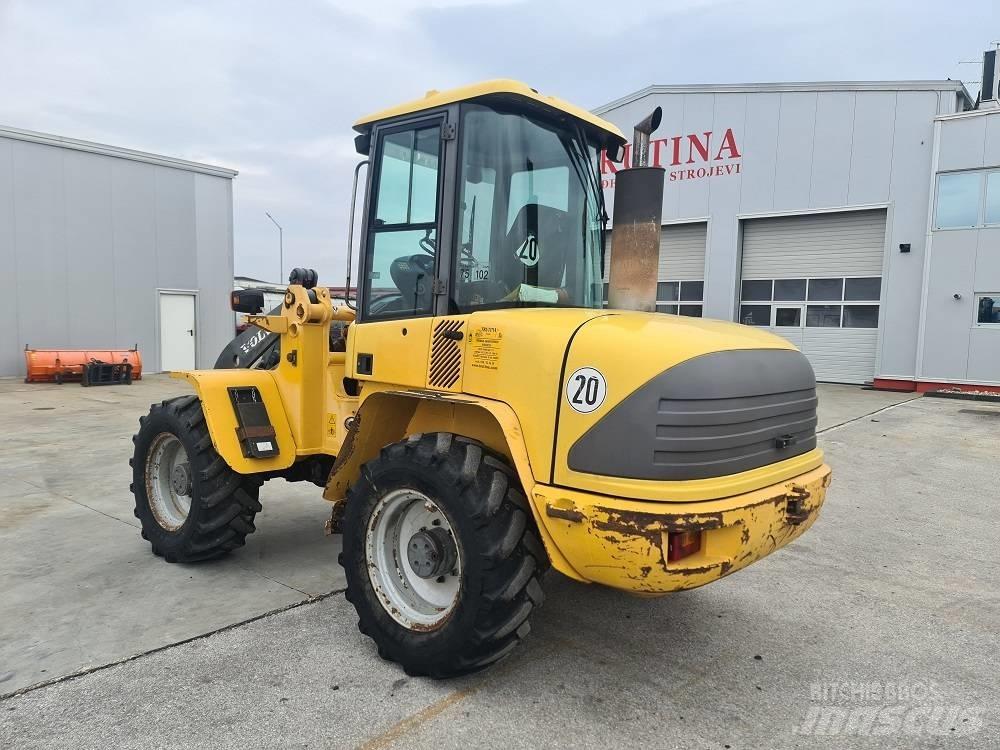 Volvo L 40 B Фронтальні навантажувачі