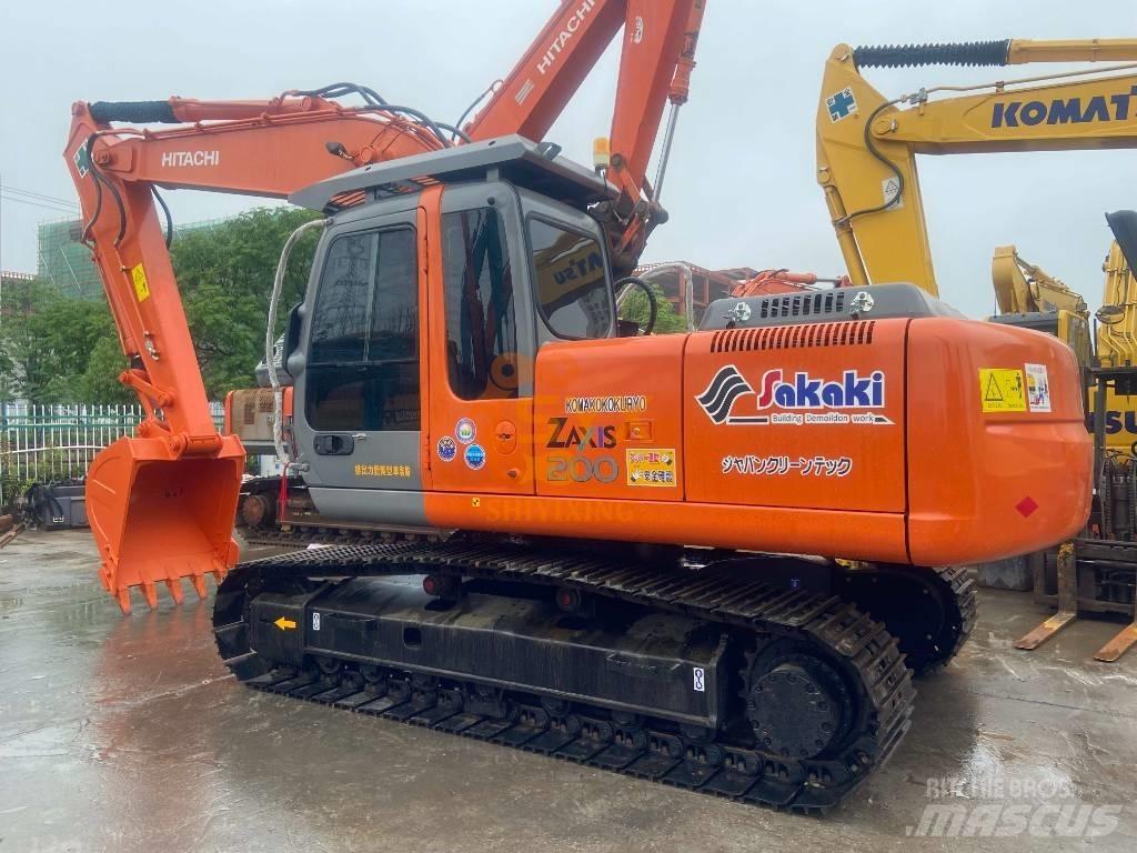 Hitachi ZX 200 Гусеничні екскаватори