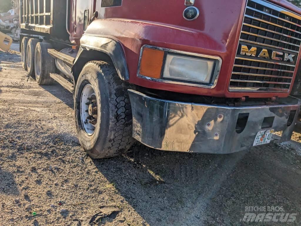 Mack CL 713 Самоскиди