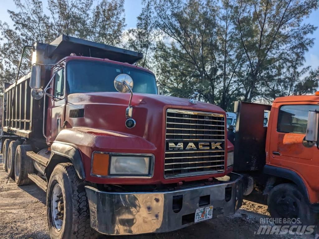 Mack CL 713 Самоскиди