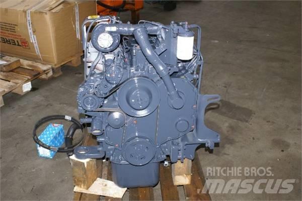 Komatsu S6D102E Двигуни