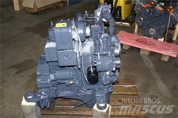 Komatsu S6D102E Двигуни