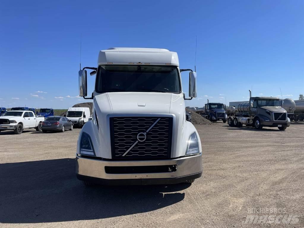 Volvo VNL 740 Тягачі