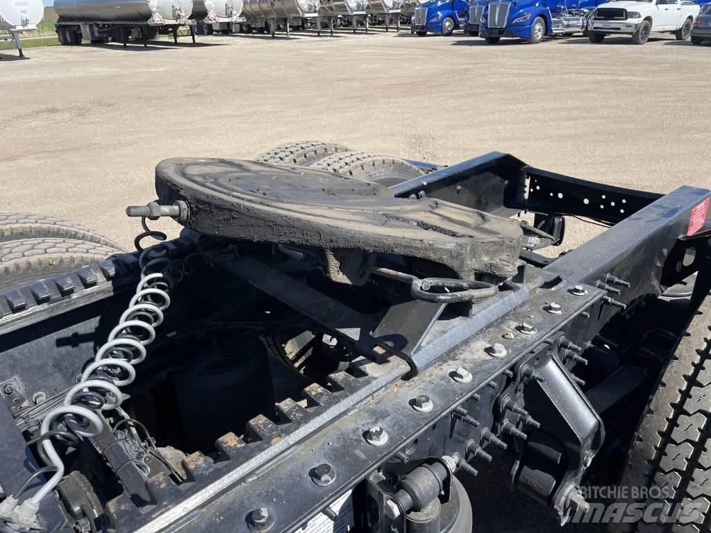 Volvo VNL 740 Тягачі