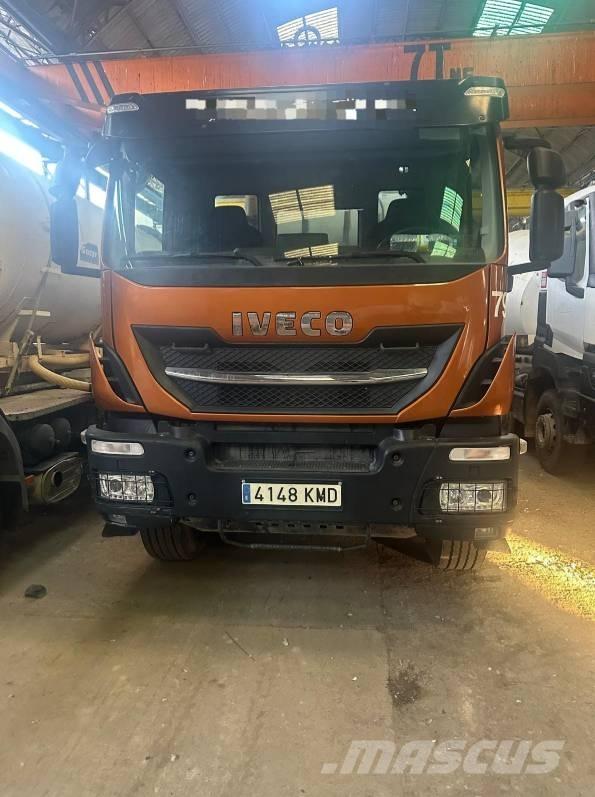 Iveco Hormigonera Бетононасоси
