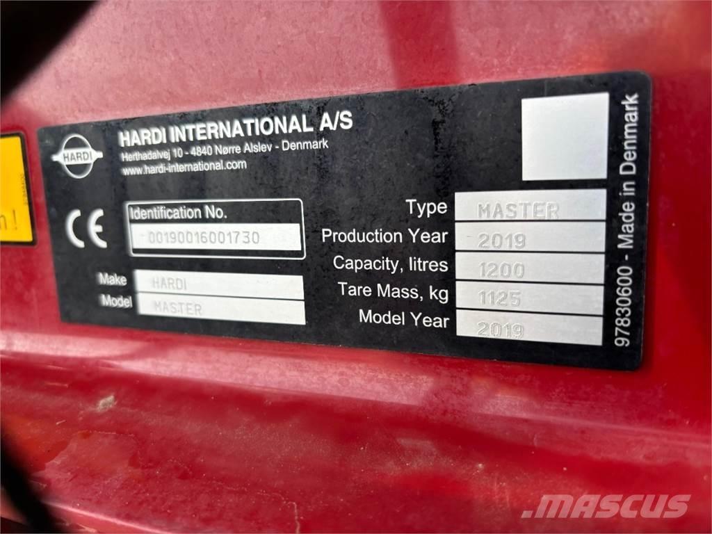 Hardi Master 1200 Причіпні обприскувачі