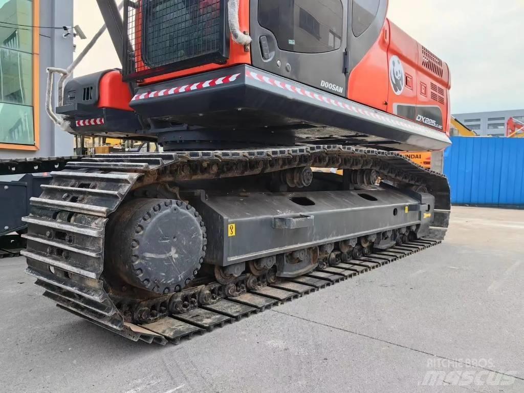 Doosan DX225LC-9C Гусеничні екскаватори