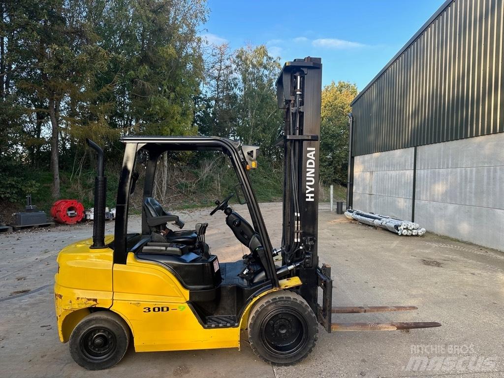 Hyundai 30 D-9 Дизельні навантажувачі