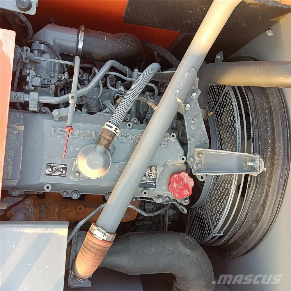 Hitachi ZX240 Гусеничні екскаватори